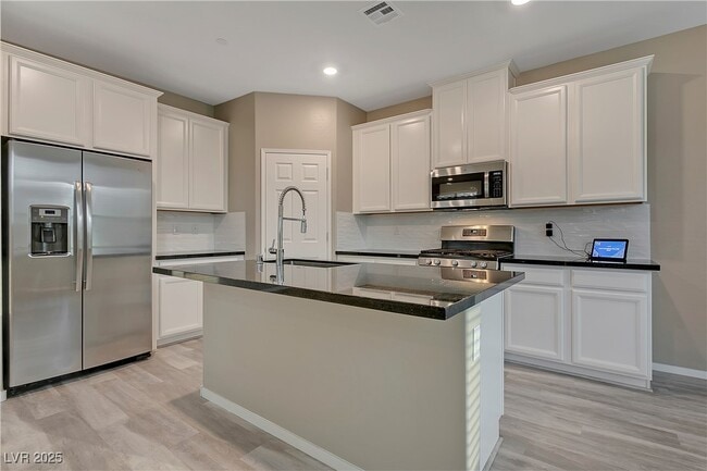 Building Photo - 41 Lomita Heights Dr