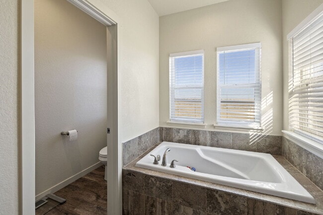 Building Photo - Spacious 3-Bed, 2-Bath Modern Home on 1.16...
