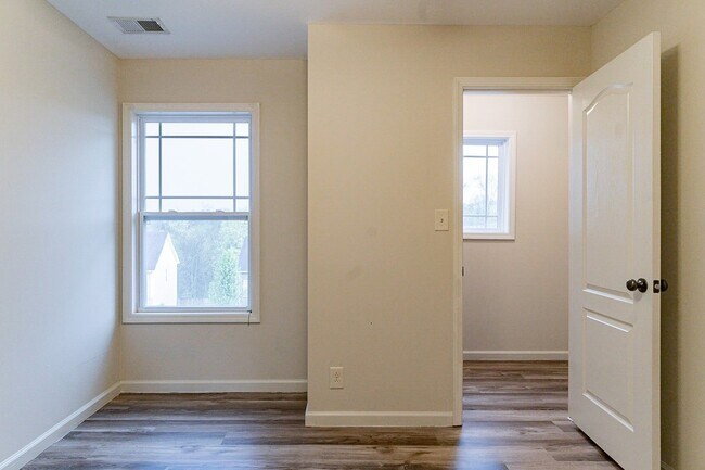 Building Photo - 1101 Ishee Dr