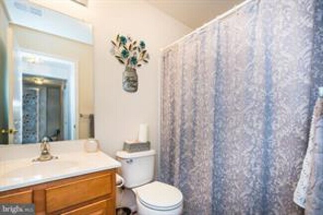 Building Photo - COMING SOON! June 1st - Beautiful Townhouse with 3rd Floor Master Suite!