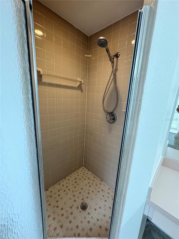 Building Photo - 28 Oak Run