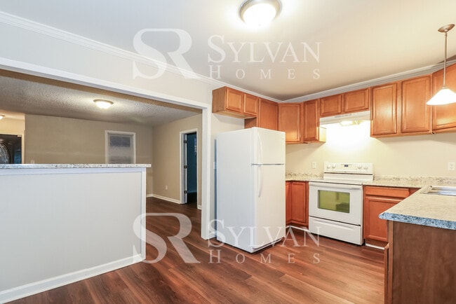 Building Photo - Where Charm Meets Comfort