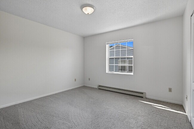 Building Photo - 1421 River View Ave