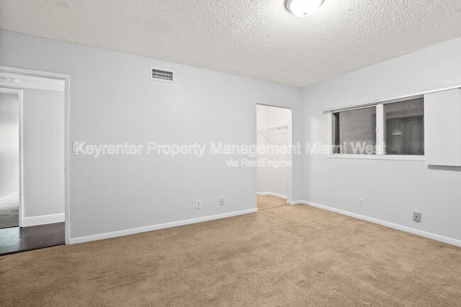 Building Photo - 4705 SW 62nd Ave