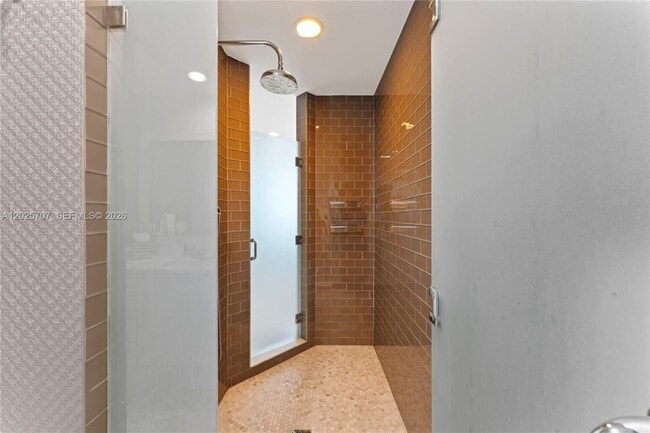 Building Photo - 5959 Collins Ave