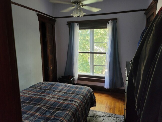 Building Photo - 1705 Edenside Ave