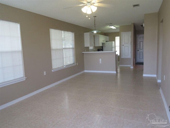 Building Photo - 301 Loveland Cir