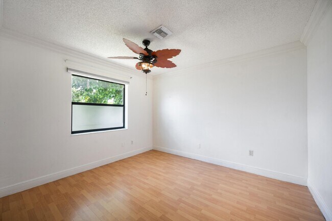 Building Photo - 4928 Marbella Rd S