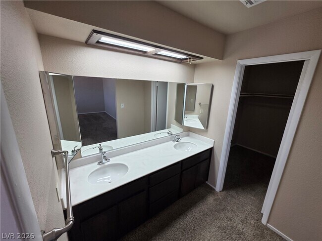 Building Photo - 1745 Mt Hood St