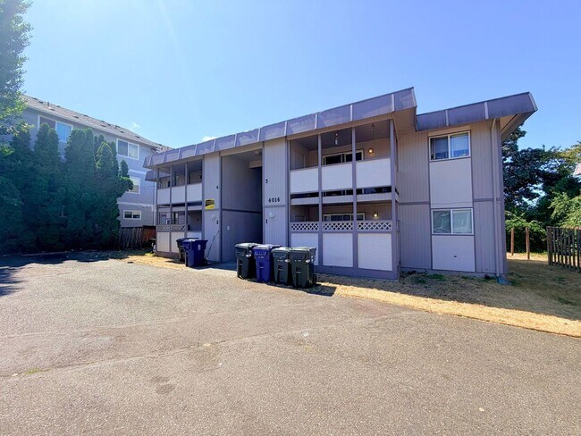 Building Photo - 4016 S Puget Sound Ave