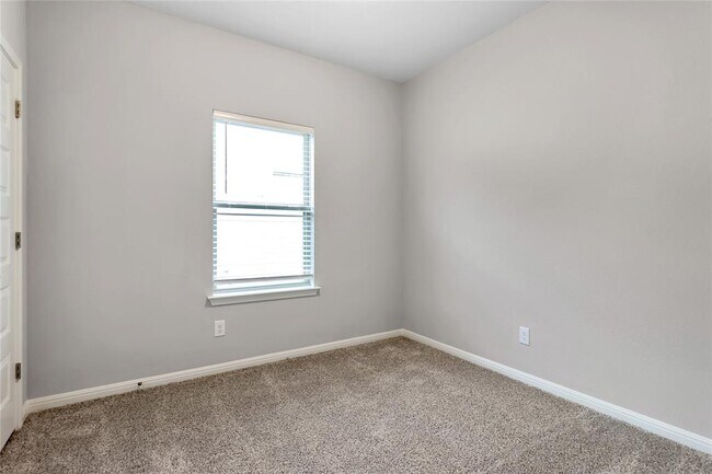 Building Photo - 141 Quiet Man Dr