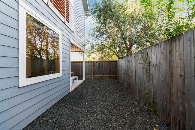 Building Photo - 1148 Webberville Rd