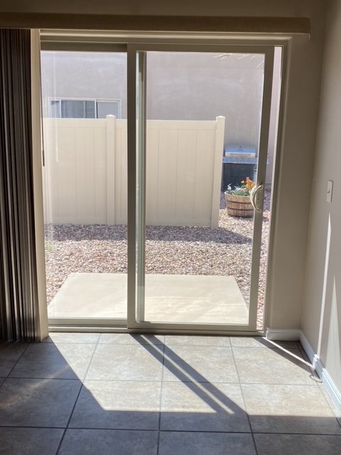 Building Photo - Well-maintained 3 bed/2 bath condo near Sky Mountain golf course.