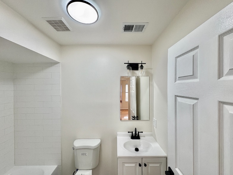 Building Photo - 156 Ridgewood Ave