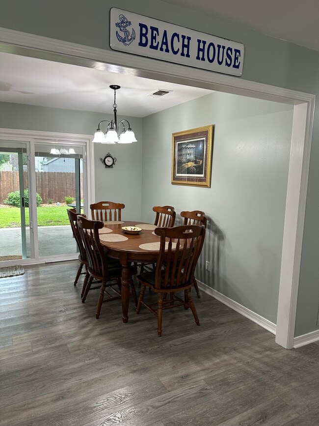 Building Photo - 236 Pine Ridge Dr