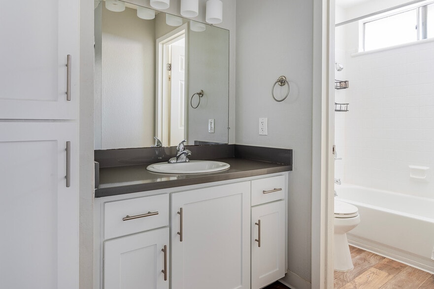 Building Photo - 202 Calvert Dr