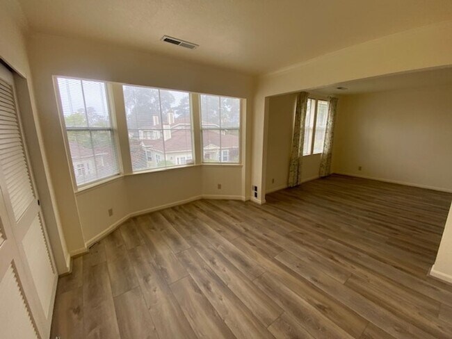 Building Photo - 63 Glen Lake Dr