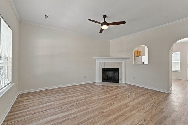 Building Photo - Charming 2-Bed Townhome in Hardison Hills