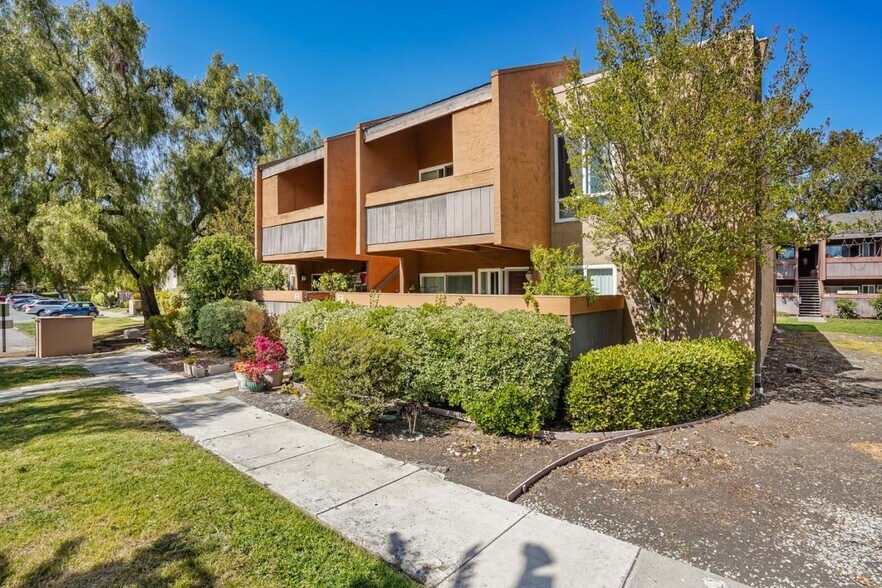 Building Photo - 456 Dempsey Rd