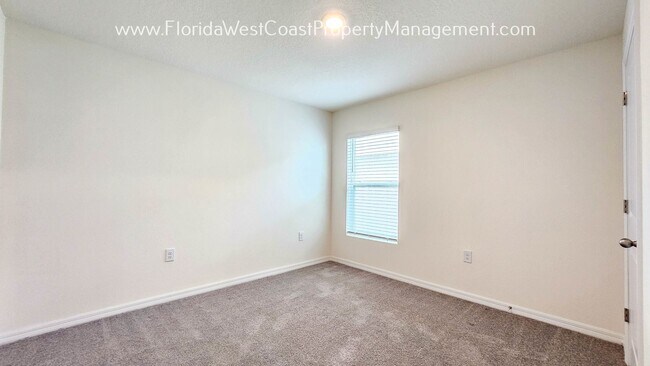 Building Photo - LOVELY 3 BEDROOM HOME WITHIN SILVERSTONE N...