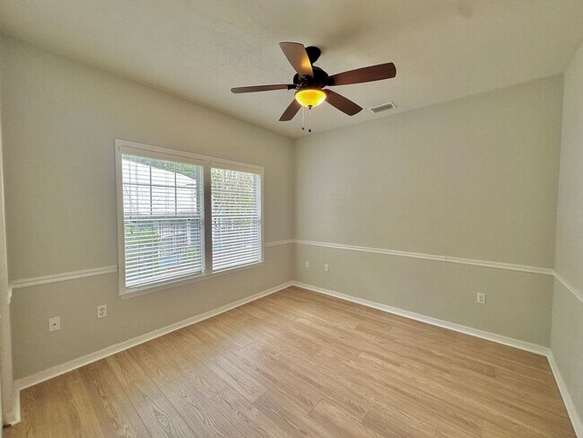 Building Photo - Spacious 4-Bedroom Gem in Sought-After Brookfield | Over 2,000 Sq Ft + Smart Features