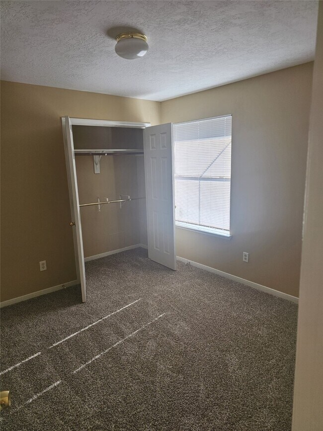 Building Photo - 12111 N Brenton Knoll Dr