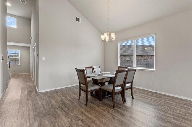 Building Photo - 18101 Woodpecker Trl