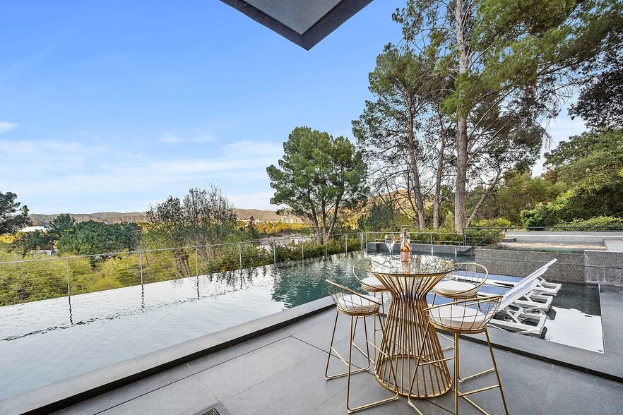 Building Photo - 3712 Broadlawn Dr