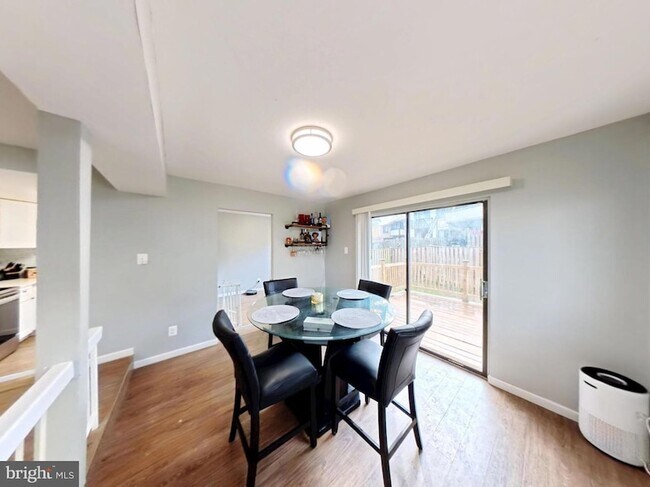 Building Photo - 18428 Point Seneca Pl