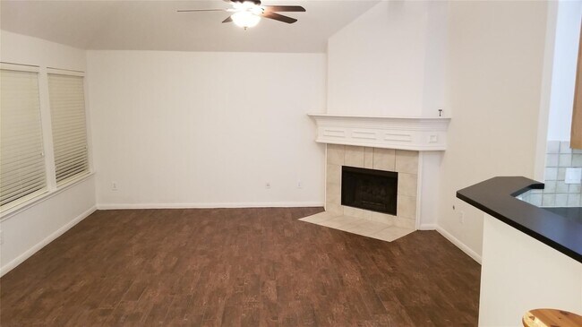 Building Photo - 935 Rock Springs Dr