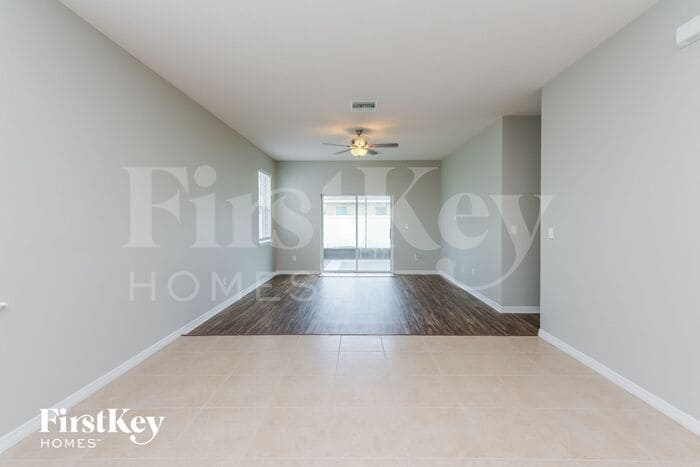 Building Photo - 12217 Fairlawn Dr