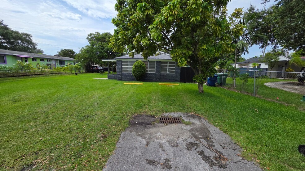 Primary Photo - 161 NW 156th St