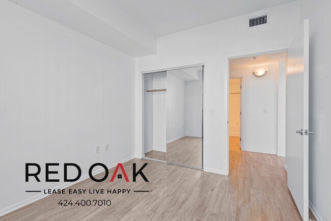Building Photo - 5837 W Sunset Blvd