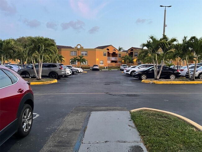 Building Photo - 9715 Fontainebleau Blvd