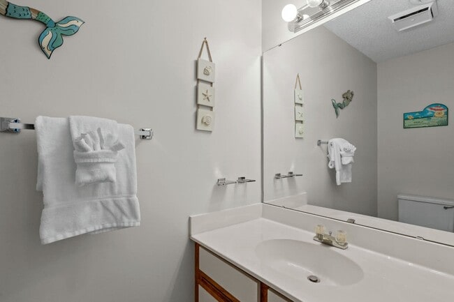 Building Photo - ***Seasonal rental with all utilities avai...