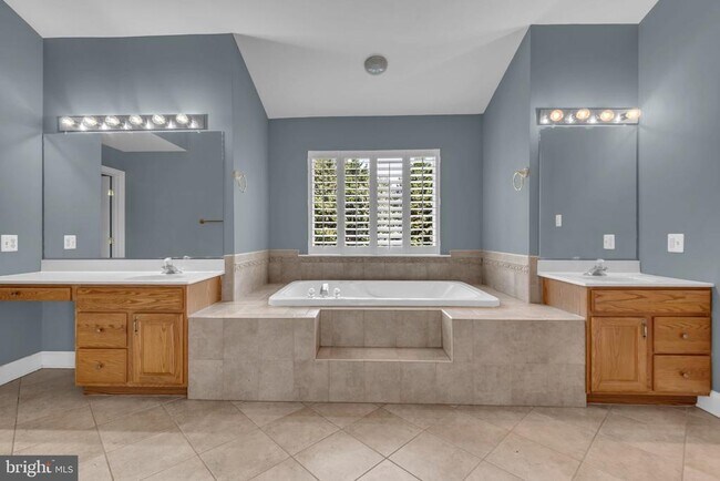Building Photo - 3355 Lancer Ct