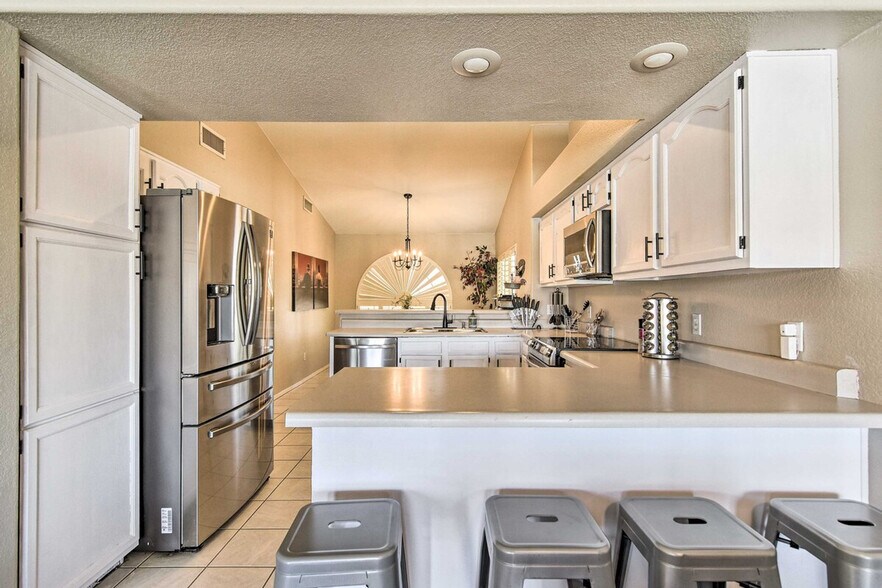 Building Photo - 2111 N Pebble Beach Dr