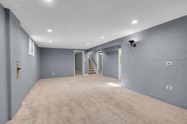 Building Photo - $2,795.00 - $300 OFF First Months' Rent - 5 Bedrooms, 2 Bathrooms, Single Family Home in Broomfie...