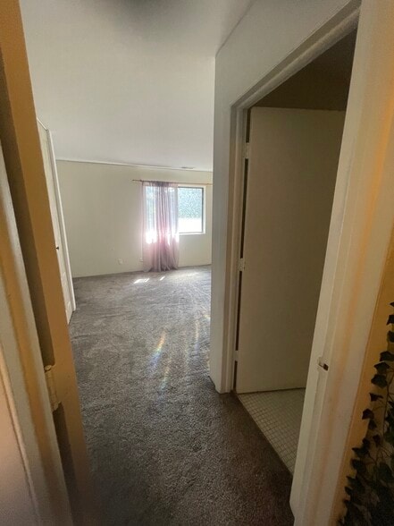 Building Photo - 7 Oak Creek Dr