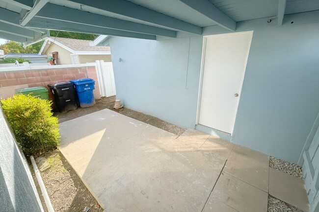 Building Photo - Mid-Century-Inspired 3-Bed / 2-Bath Home — Clean Lines, Modern Upgrades & Quiet Living