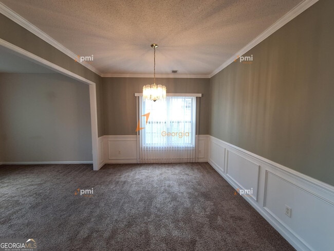 Building Photo - 1311 Vine Cir