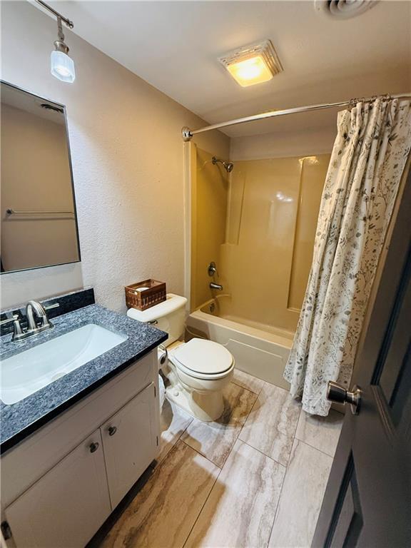 Building Photo - 2714 W Fir St