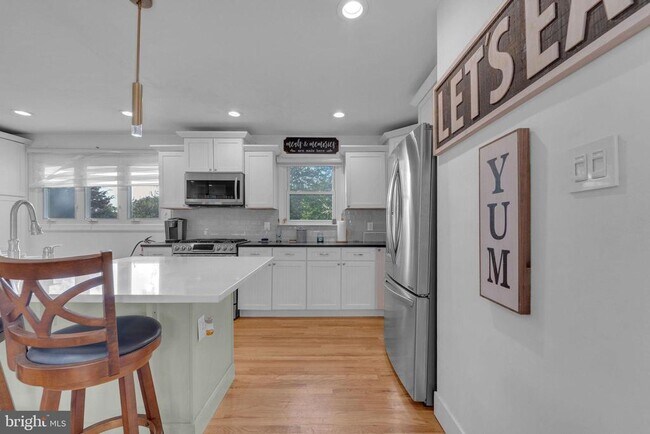 Building Photo - 91 2nd St