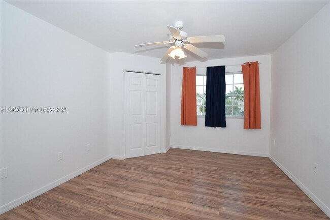 Building Photo - 631 SW 111th Ln
