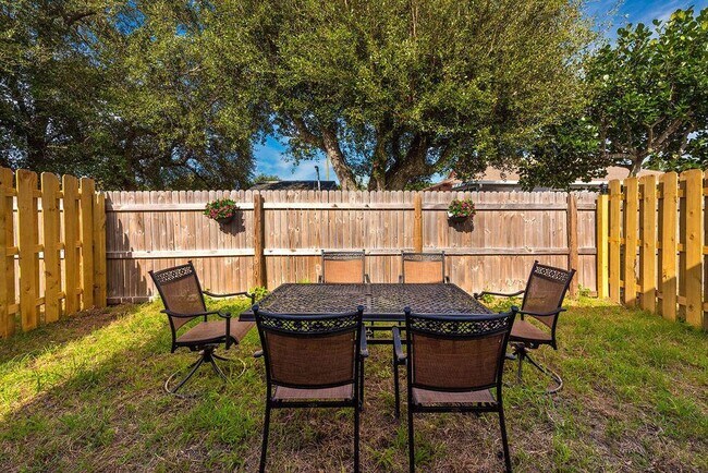 Building Photo - 3177 Hiawatha Ave