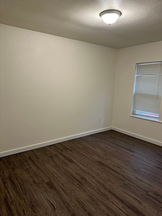 Building Photo - 2607 SE 101st Ave