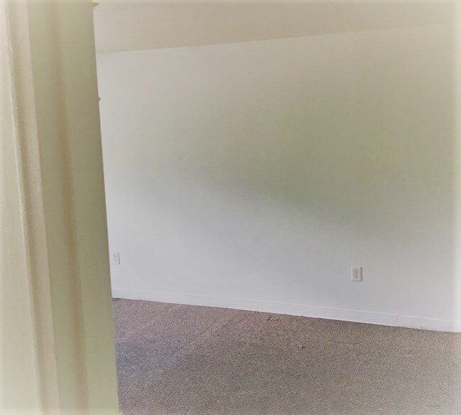 Building Photo - 64 Rosedale St