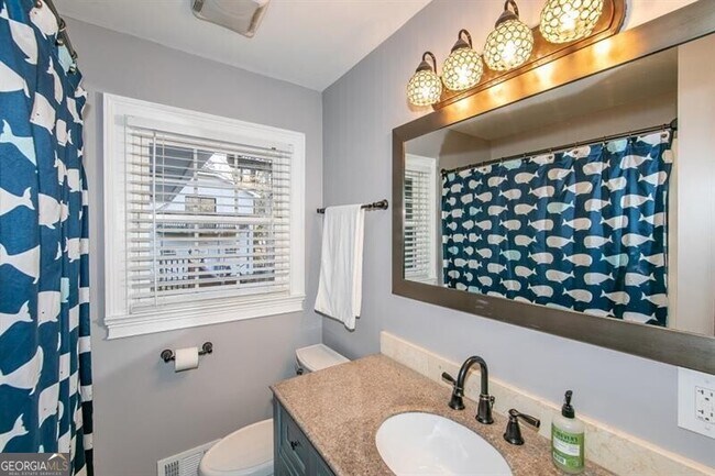 Building Photo - 2805 Pine Hill Dr