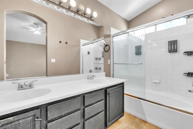 Building Photo - Beautiful 4 bed/ 3 bath home; A must see, ...