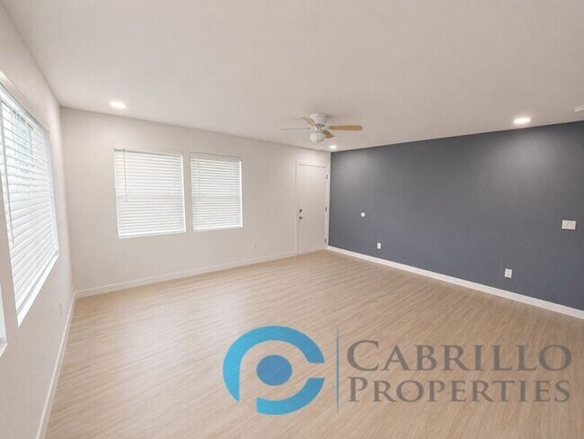 Building Photo - 1307 Division St